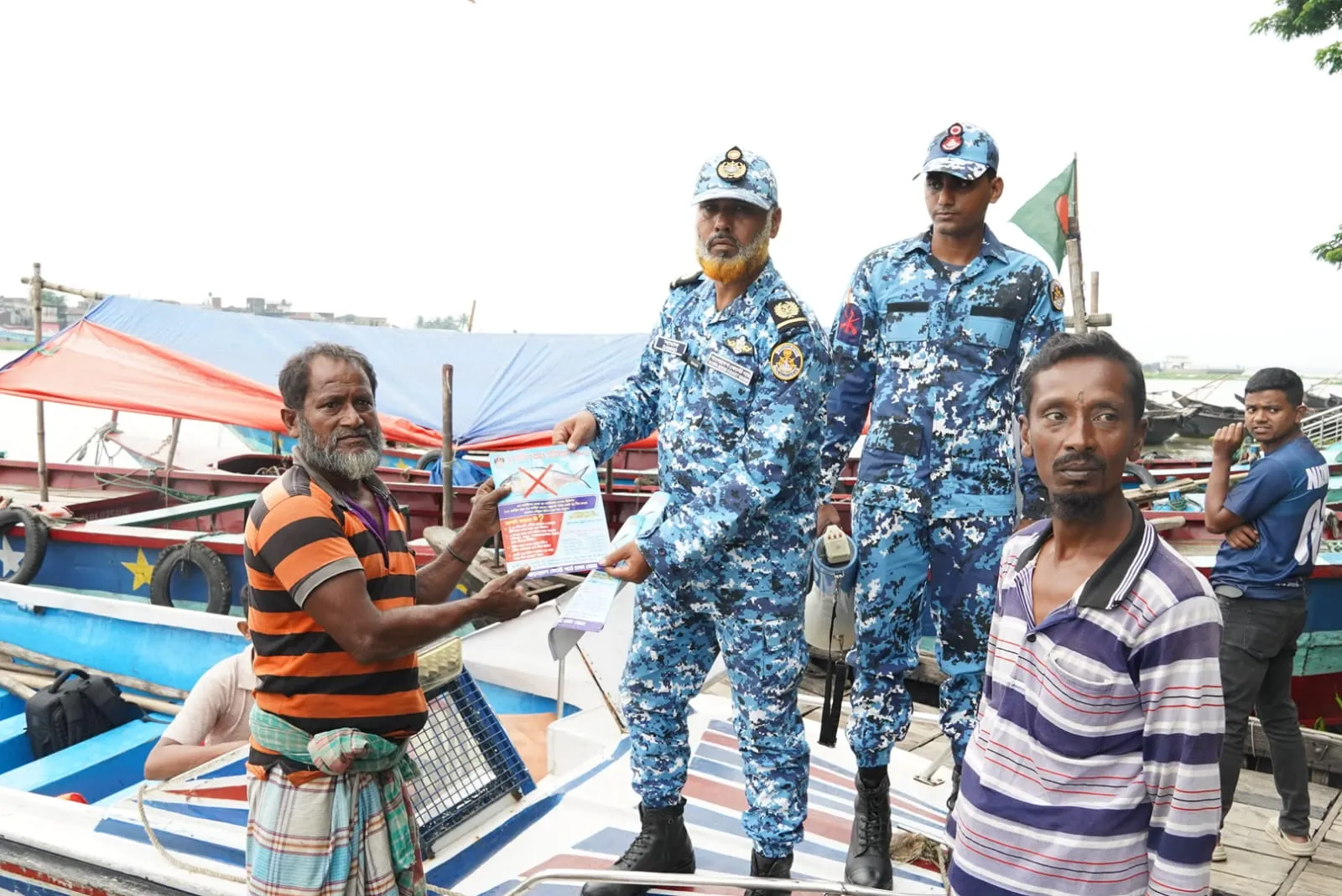 মা ইলিশ রক্ষায় কোস্ট গার্ডের দিন-রাত টহল