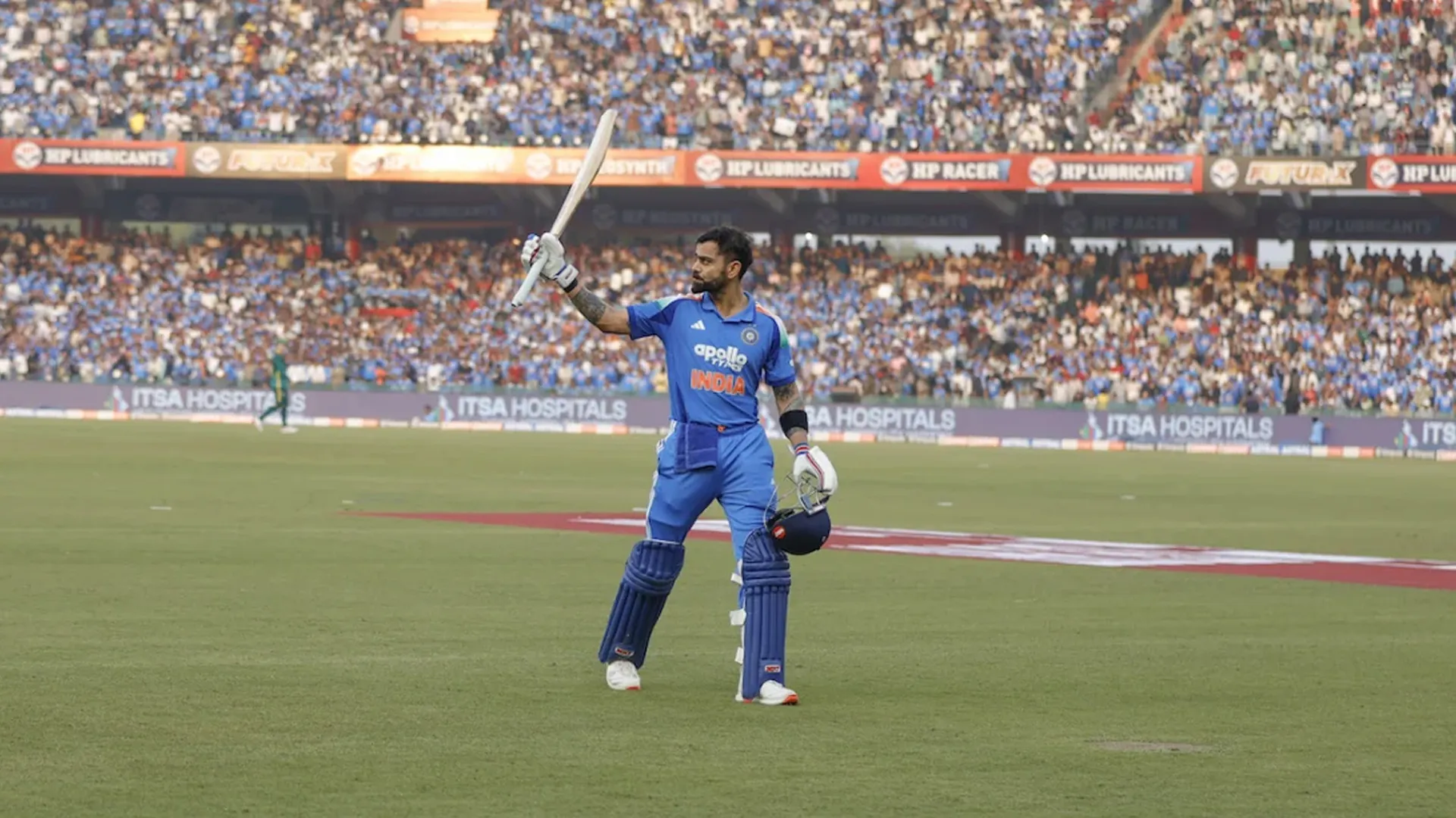 দুইয়ে উঠে এলেন কোহলি, ক্যারিয়ারসেরা অবস্থানে স্টার্ক