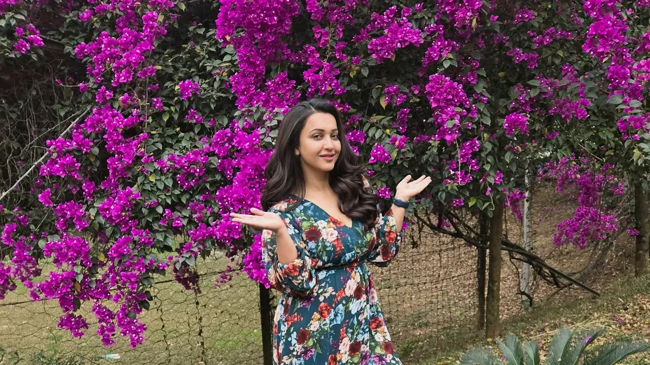 কৌশানীর বাগান বিলাসের ছবি মুগ্ধ করেছে ভক্তদের