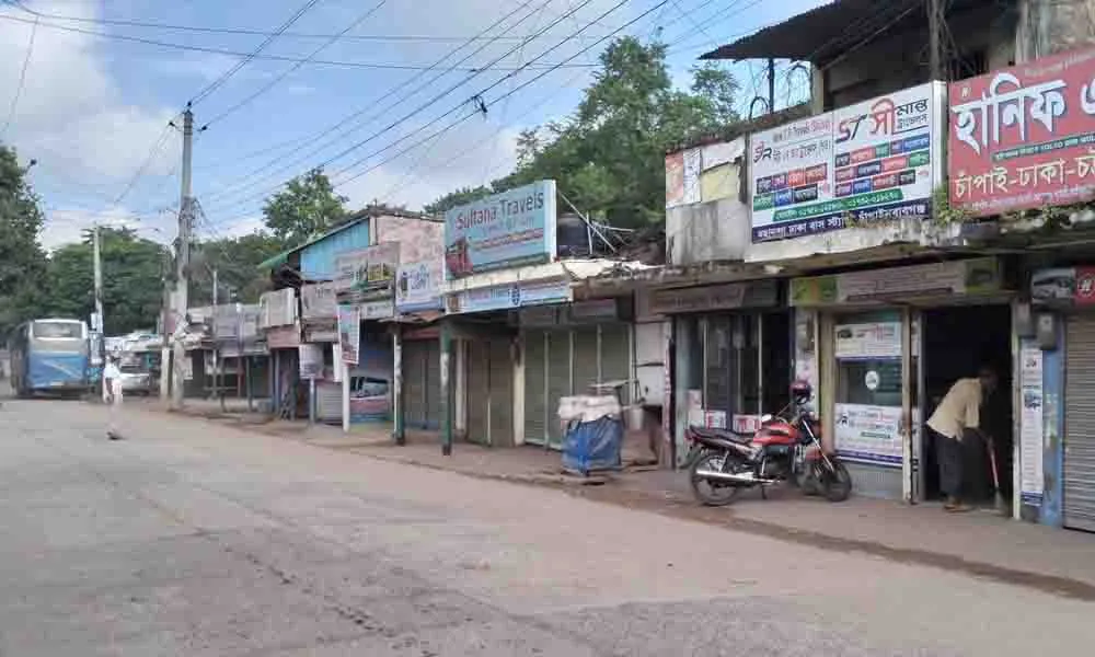 দূরপাল্লার বাস চলাচল বন্ধে চারদিন ধরে অচল রাজশাহীর সড়কপথ
