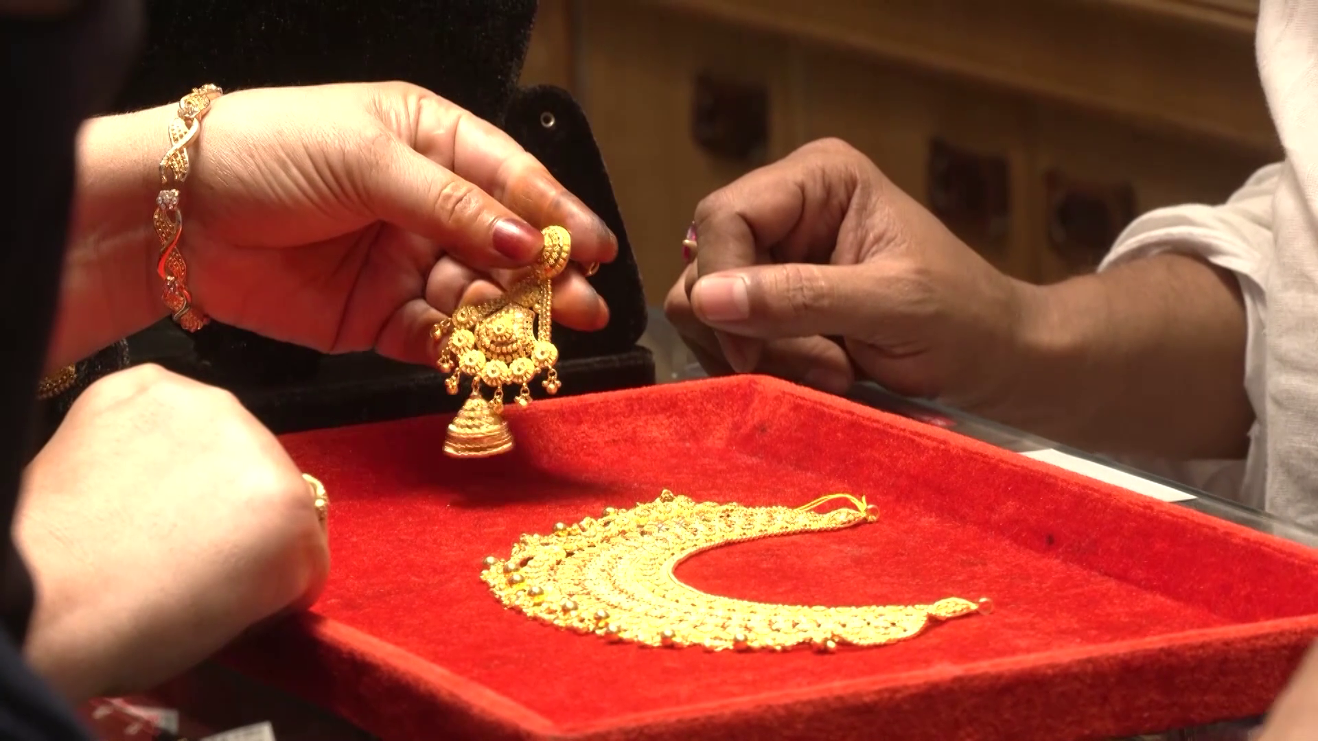 17be6408cdd36ce77c608ddbccf94c8dd2817abb7b81b22d