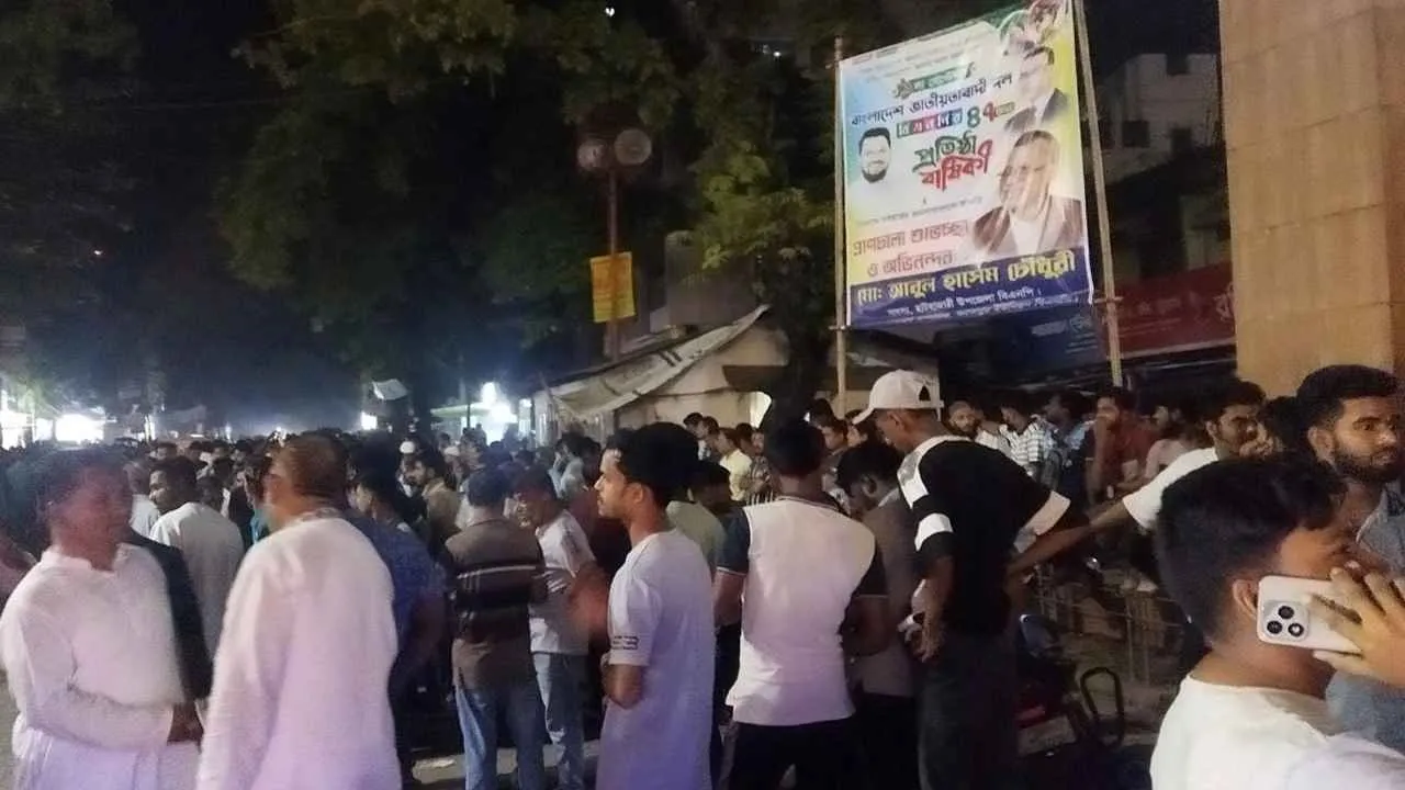 চাকসু ফল ঘোষণার উত্তেজনায় মুখোমুখি ছাত্রদল ও ছাত্রশিবির