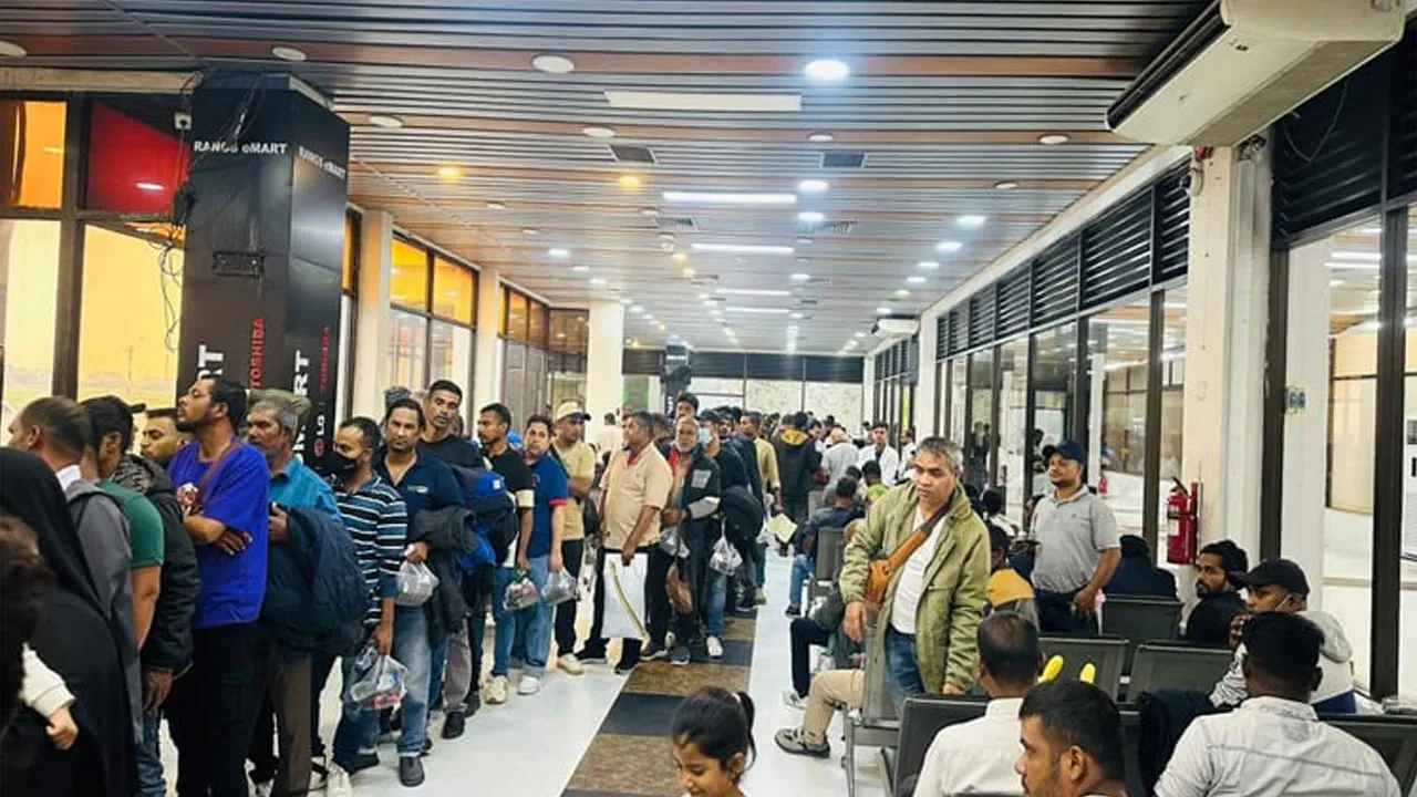 লিবিয়া থেকে ফিরলো ৩০৯ বাংলাদেশি