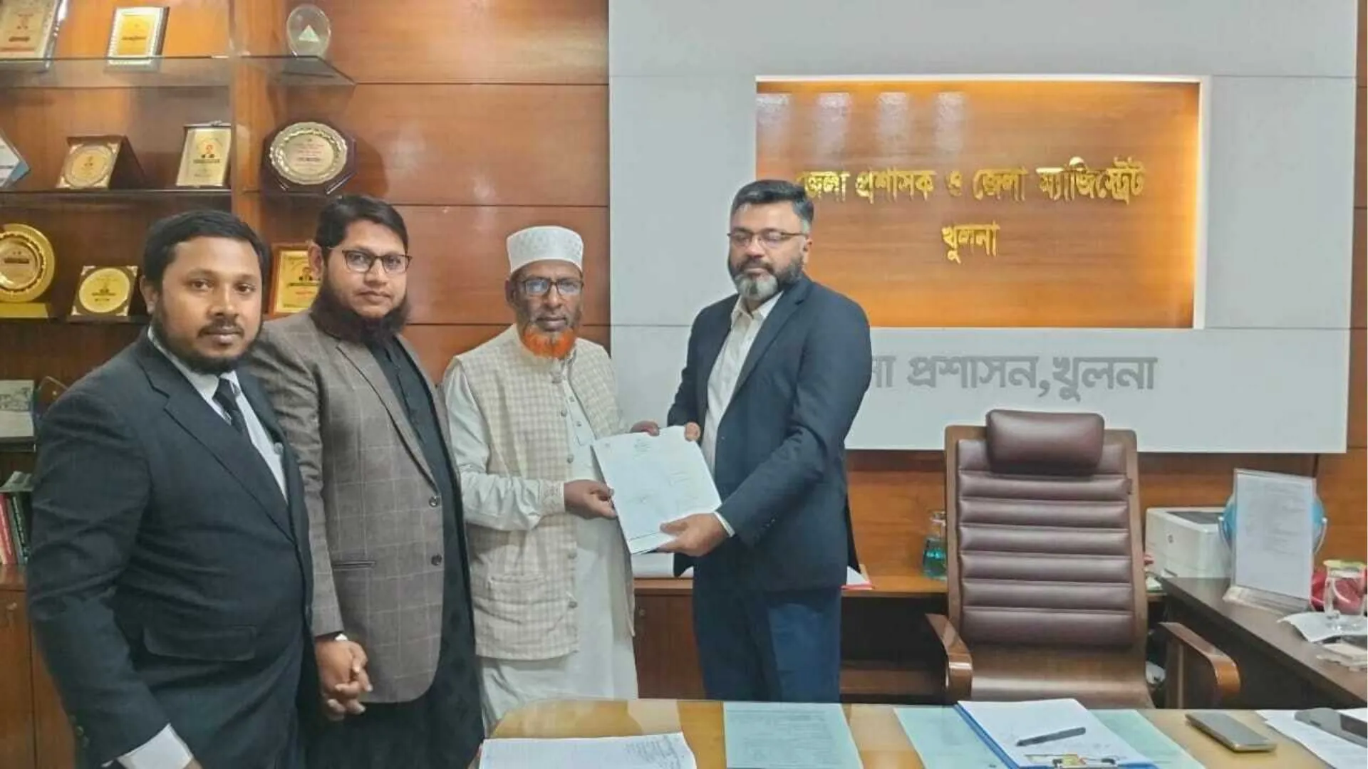 পরওয়ার এবং বকুলসহ খুলনায় ৭ প্রার্থীর মনোনয়ন সংগ্রহ