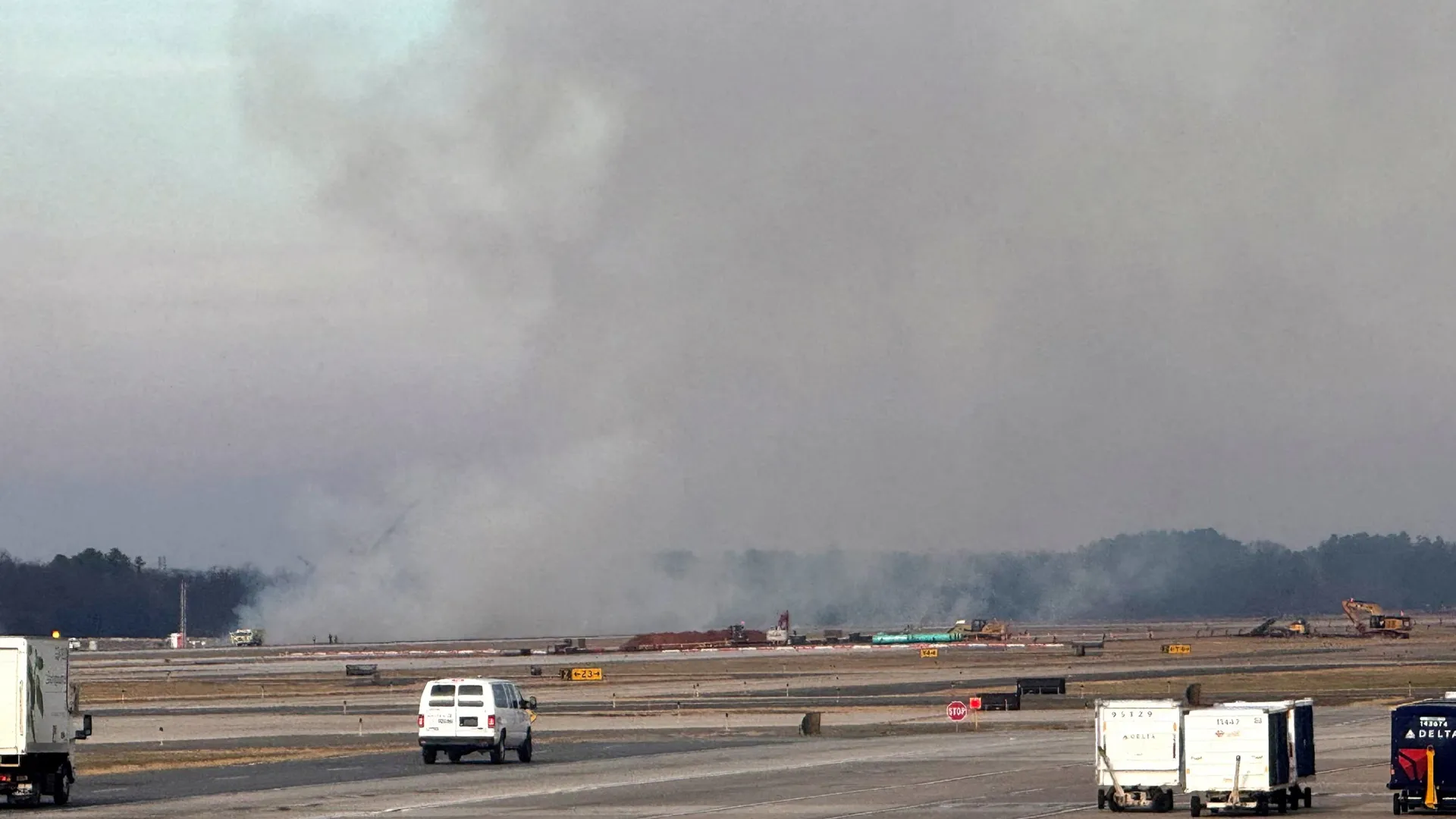 আকাশে ওড়ার পরই ইঞ্জিনে আগুন, যুক্তরাষ্ট্রে বিমানের জরুরি অবতরণ