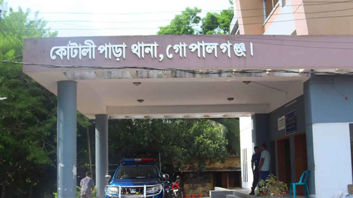 কোটালীপাড়া থানায় ককটেল হামলা, আহত ৩ পুলিশ সদস্য