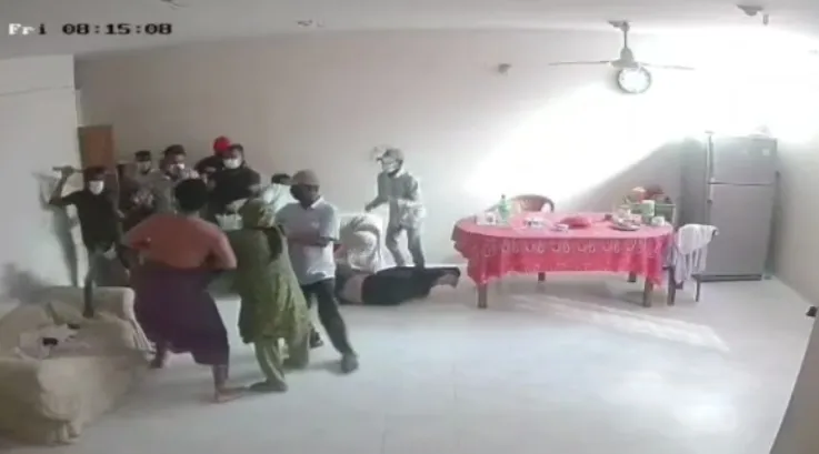 মোহাম্মদপুরে পুলিশ পরিচয়ে বাসায় ঢুকে লুট, আহত নারী ও দুই ছেলে