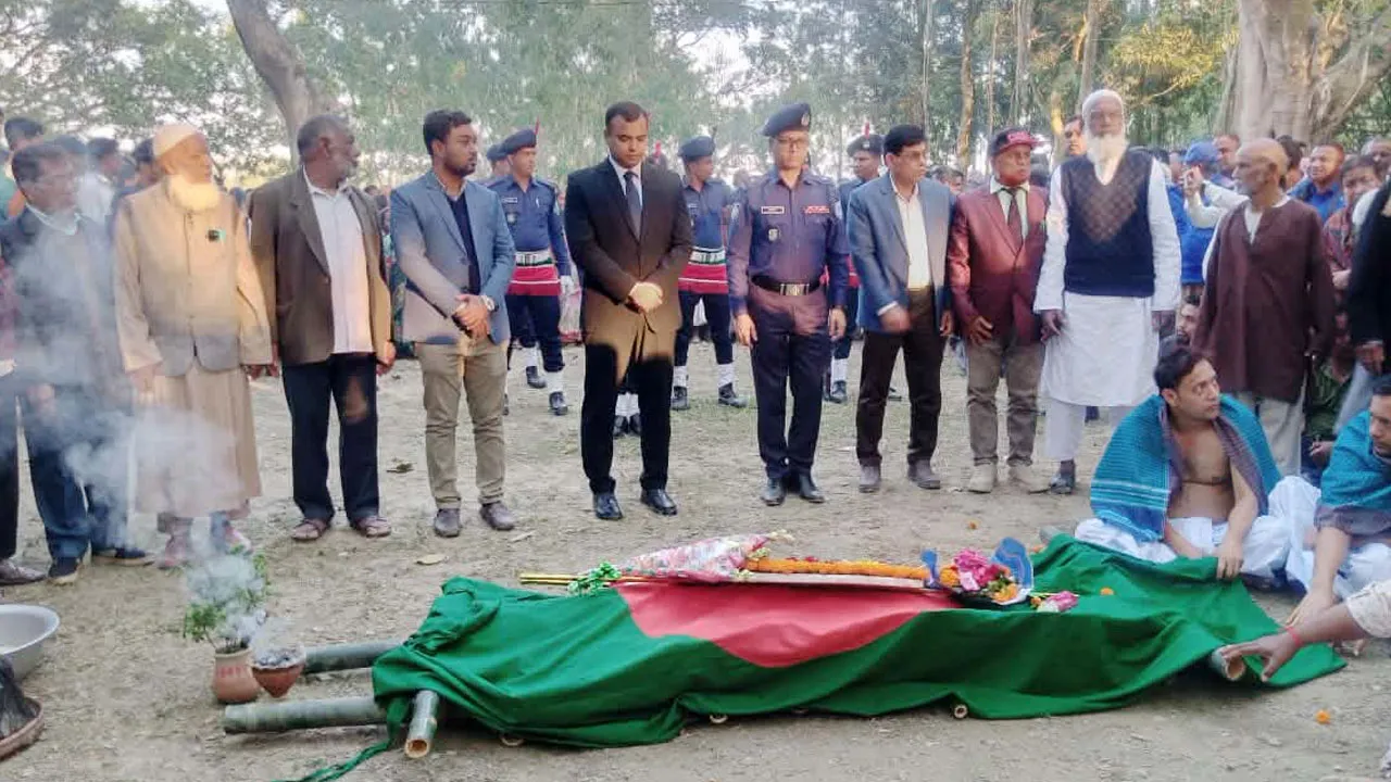 নৃশংস হত্যার পর বীর মুক্তিযোদ্ধার রাষ্ট্রীয় বিদায়