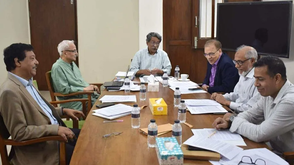 আলোচনায় বসছে জাতীয় ঐকমত্য কমিশন।