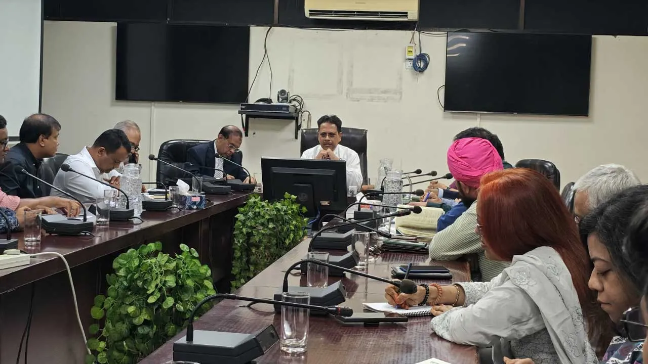 সড়কের চাপ কমাতে রেল ও নৌপথে মাল্টি-মোডাল পরিবহন ব্যবস্থার পরিকল্পনা
