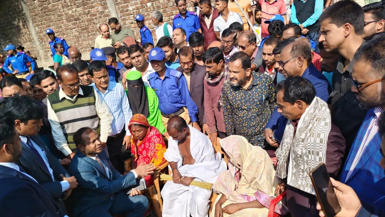 নিহত দীপুর পরিবারে ডিসির আশ্বাস