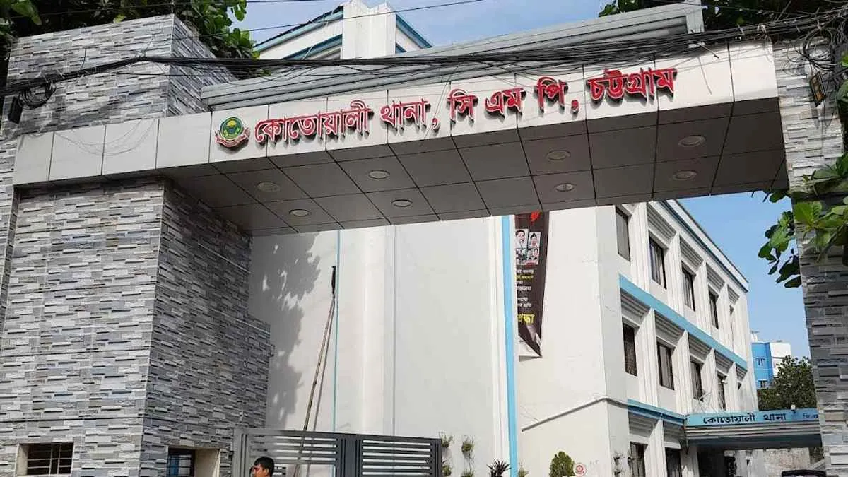 ছাত্রলীগ নেতাকে পিটিয়ে পুলিশে সোপর্দ