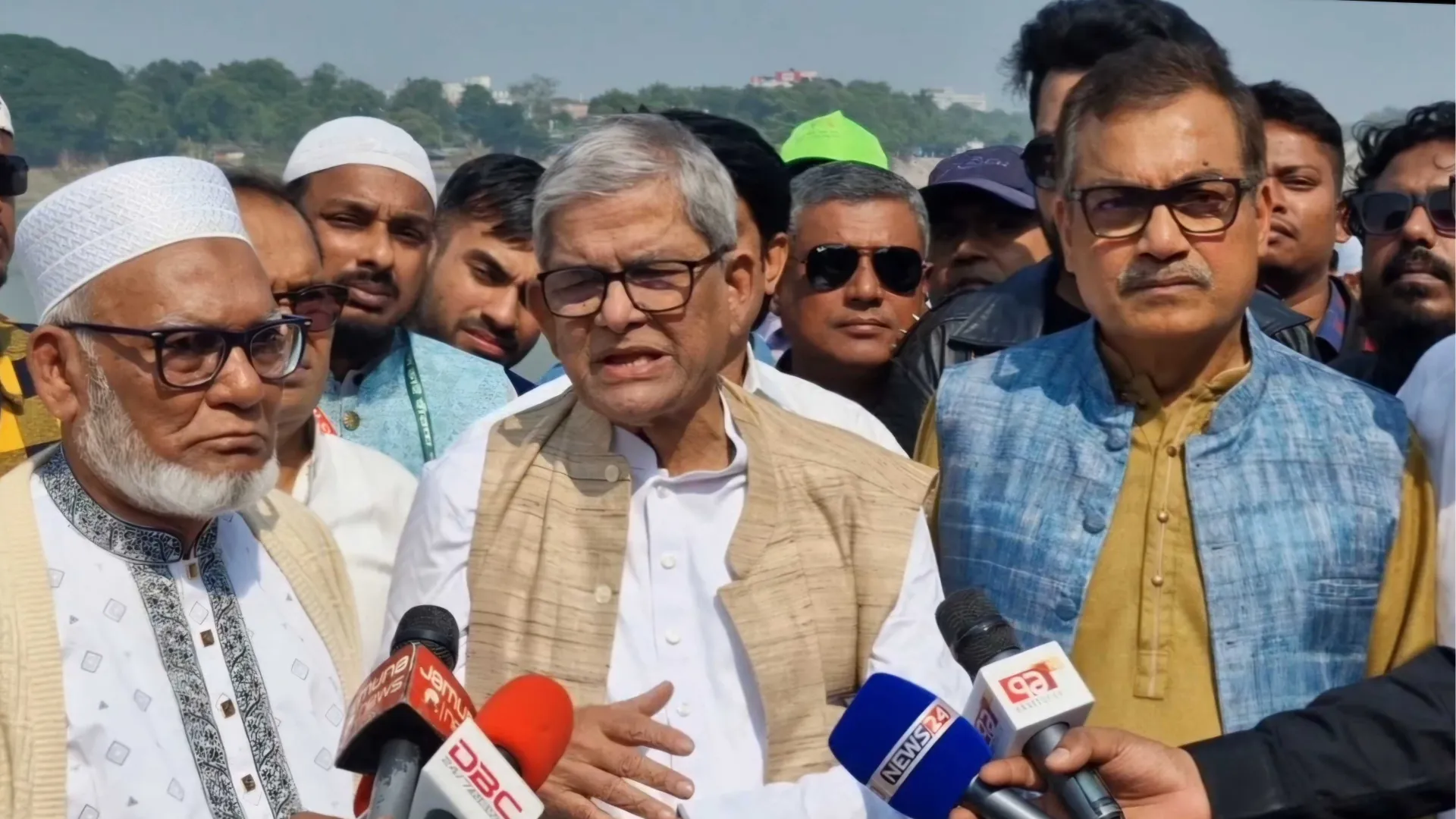 প্রতিবেশী দেশকে দাদাগিরি বন্ধ করতে হবে: মির্জা ফখরুল