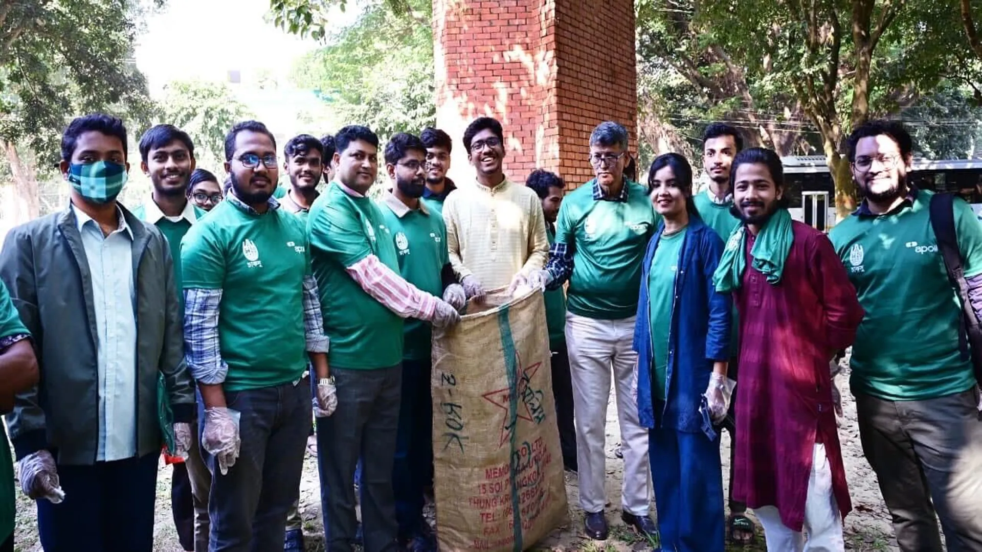 চাকসুর উদ্যোগে ‘Clean Campus Day with CUCSU’ কর্মসূচি পালন