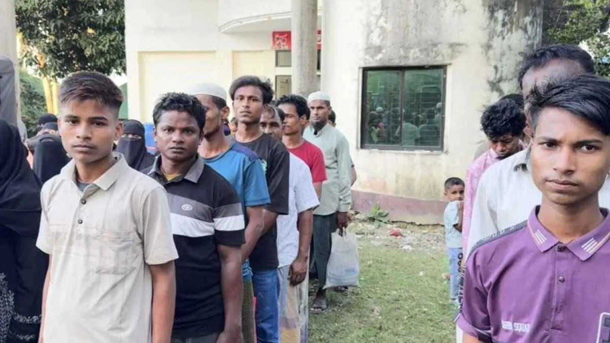 টেকনাফে ১০৭ রোহিঙ্গাকে ক্যাম্পে ফেরত পাঠালো বিজিবি