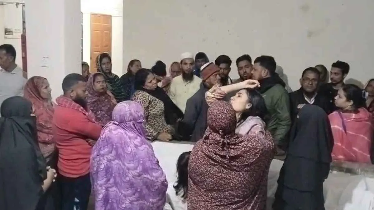 পূর্ব বিরোধের জেরে প্রকাশ্যে কুপিয়ে হত্যা