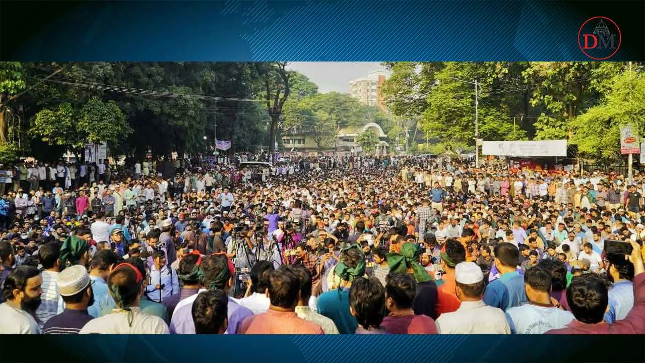 'আলু না গণভোট' স্লোগানে উত্তাল ঢাবি ক্যাম্পাস