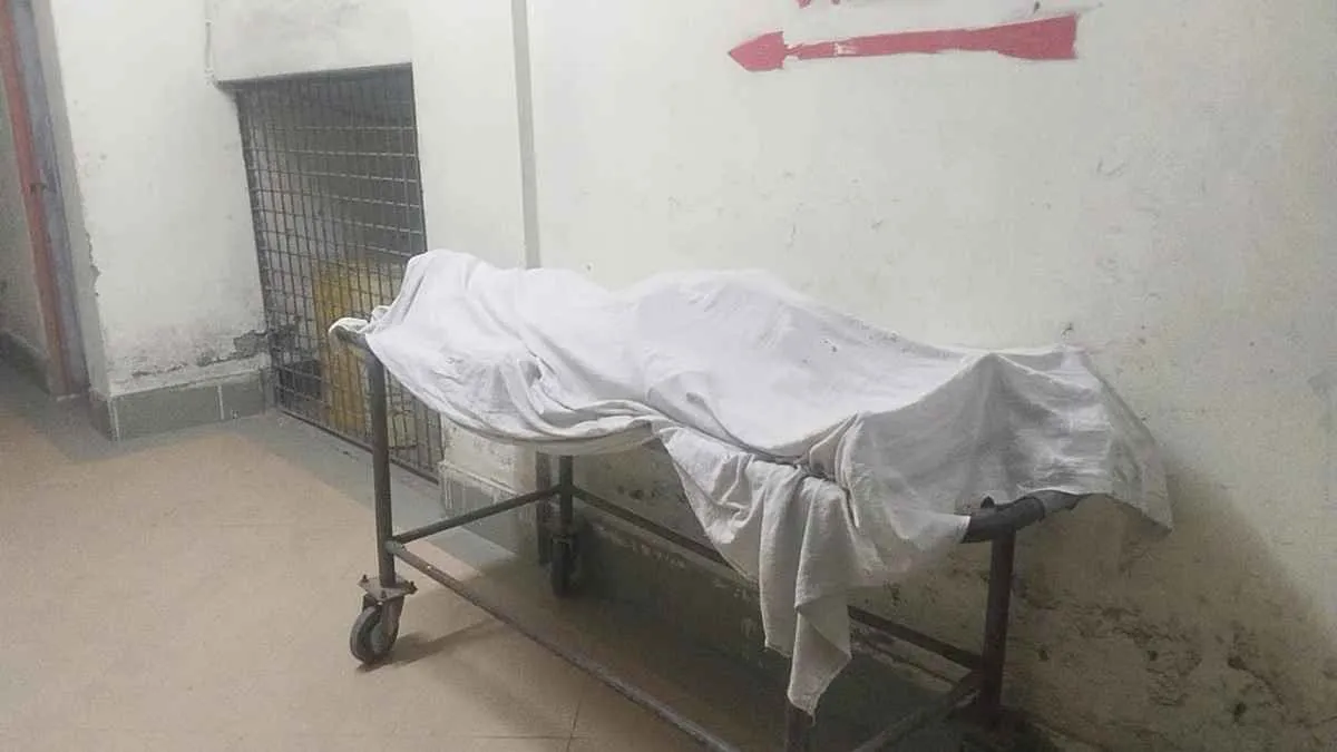 ট্রেনের ভেতরে ছুরিকাঘাতে পপকর্ন বিক্রেতার করুণ মৃত্যু