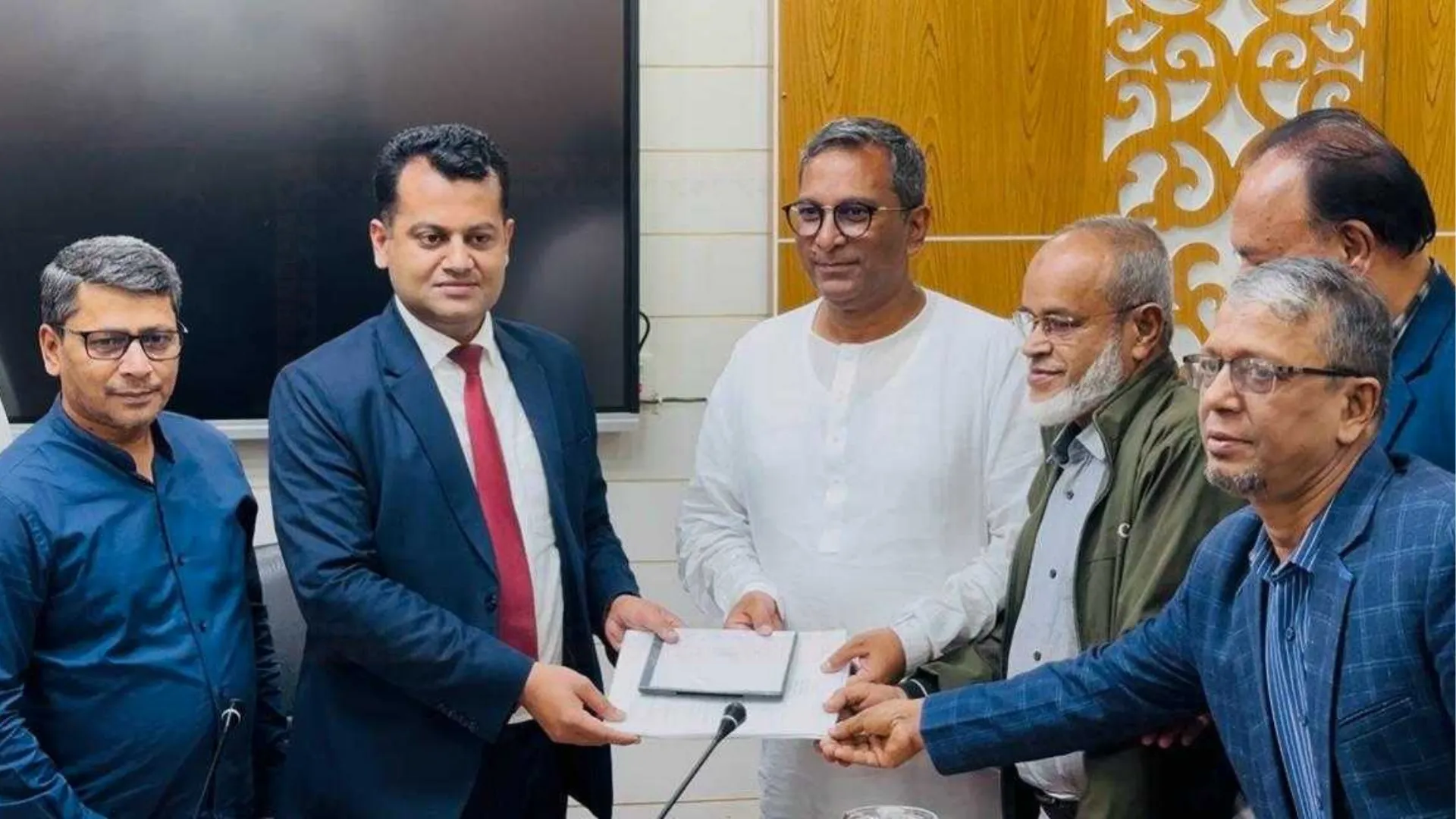 চাঁদপুরে প্রথম মনোনয়নপত্র সংগ্রহ করলেন বিএনপির শেখ ফরিদ