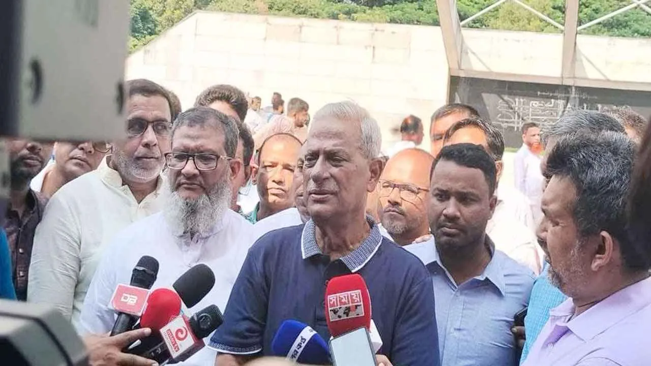গণতন্ত্র রক্ষায় কলম ধরার আহ্বান বিএনপি উপদেষ্টার