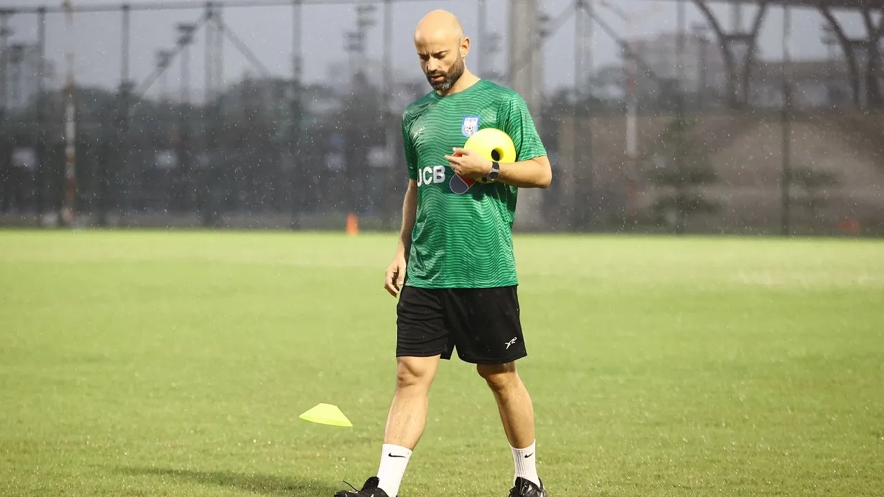 সমালোচনার জবাবে সাফাই দিলেন কোচ ক্যাবরেরা