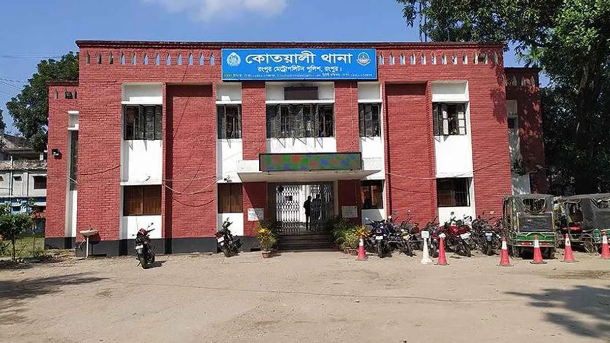 মোটরসাইকেল চুরির দায়ে পুলিশ সদস্য গ্রেফতার