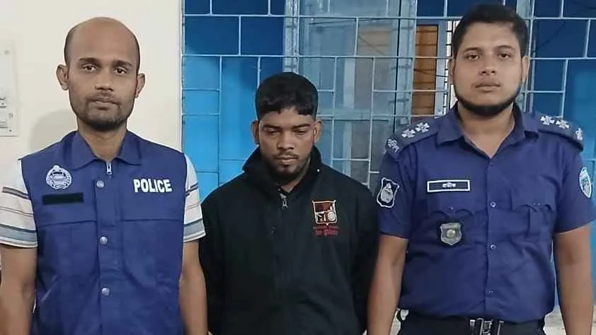 হাতিয়ায় ওয়ান শুটার গানসহ ‘স্প্রে পার্টির’ প্রধান আটক