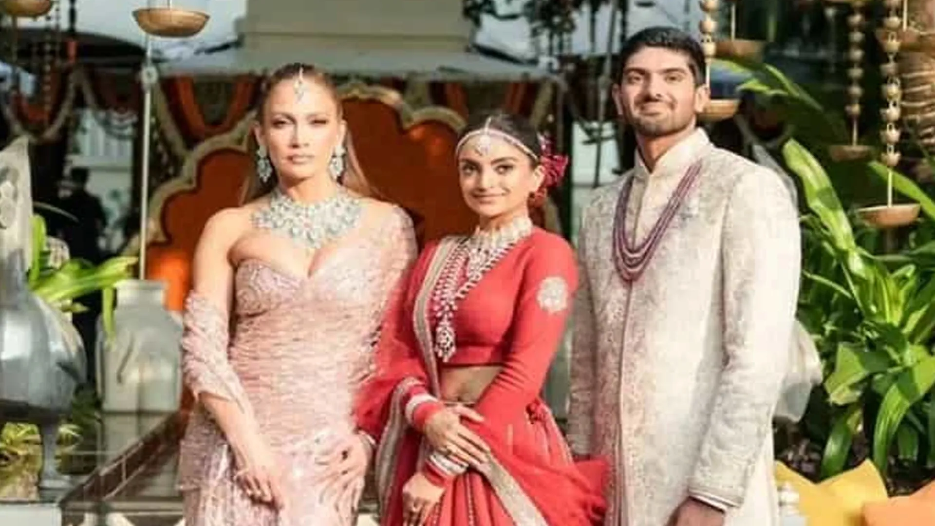 ভারতের জমকালো বিয়েতে গান গেয়ে ২৩ কোটির বেশি পেলেন জেনিফার লোপেজ