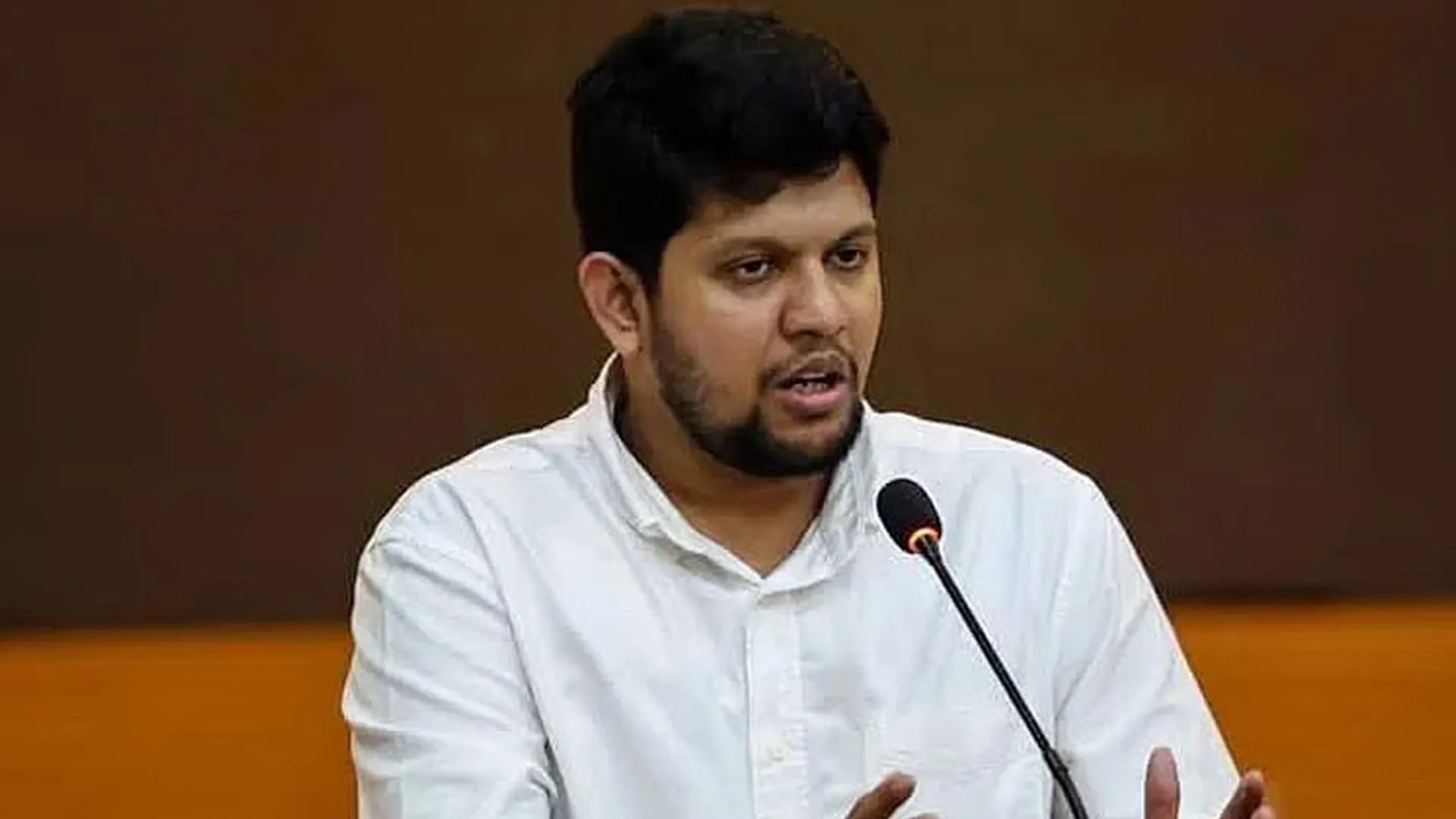 একটা লাশ পড়লে আমরাও কিন্তু লাশ নেব: মাহফুজ আলম