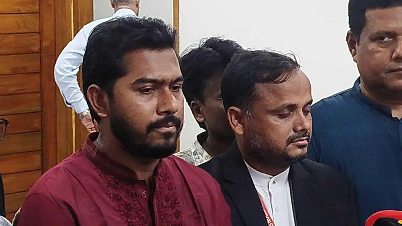 উপদেষ্টারা যেন নির্বাচনে অংশ নিতে না পারে