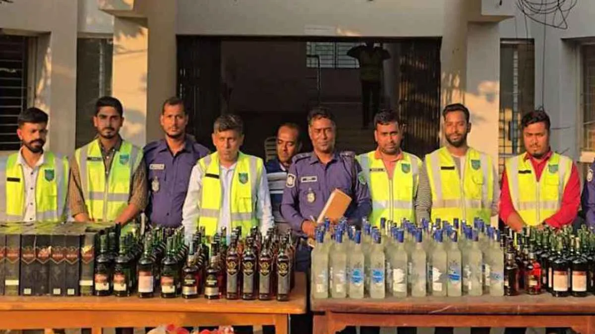 ঢাকা-ময়মনসিংহ মহাসড়কে বিপুল ভারতীয় মদ জব্দ