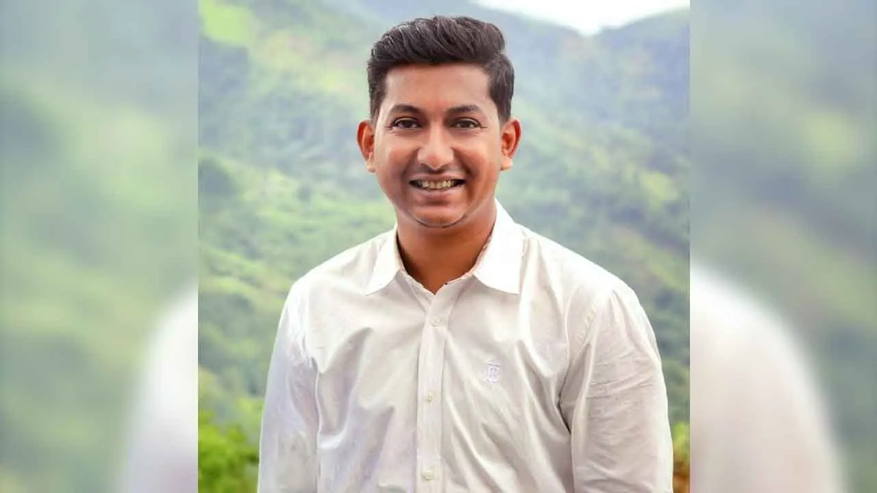 ‘তুই ফ্যাসিস্ট’ বলে সাংবাদিককে পেটাল পুলিশ