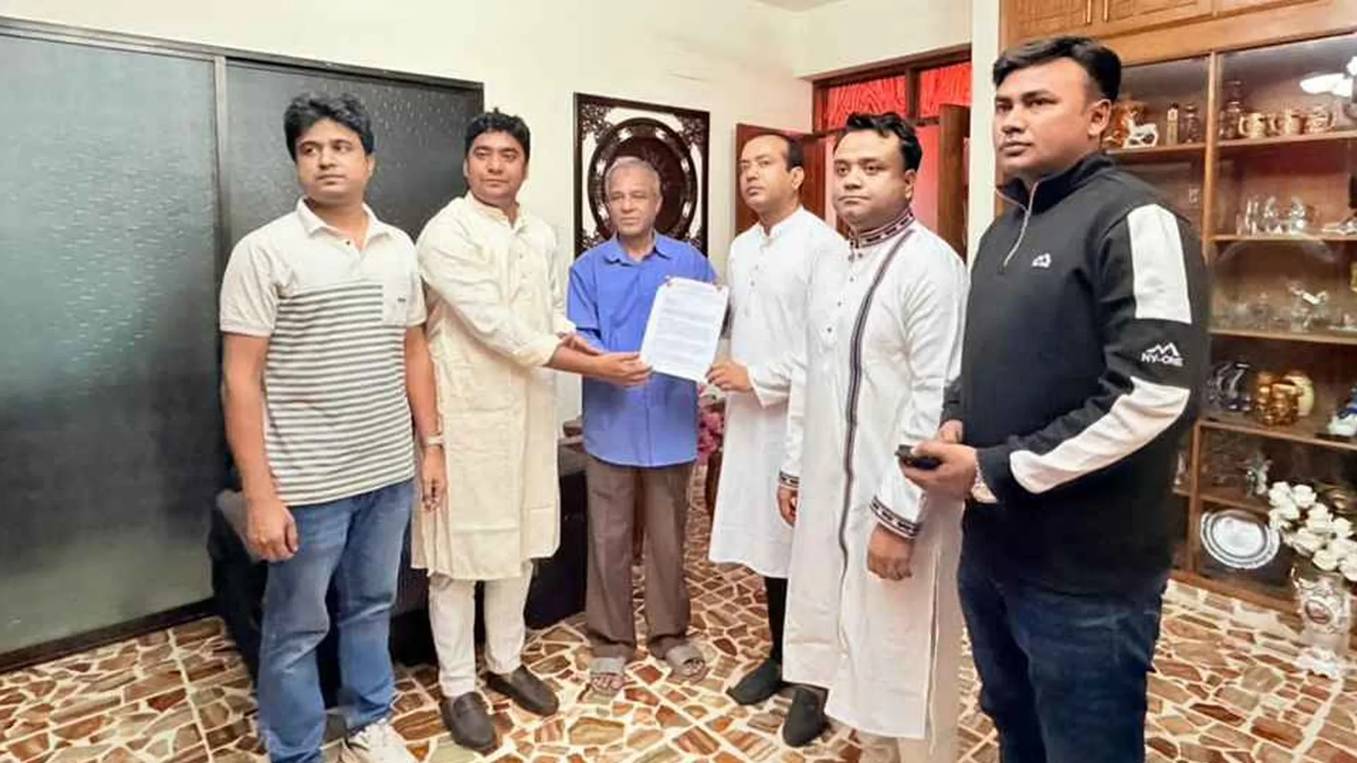 হাদি হত্যার বিচার চেয়ে স্বরাষ্ট্র উপদেষ্টাকে ছাত্রদলের স্মারকলিপি