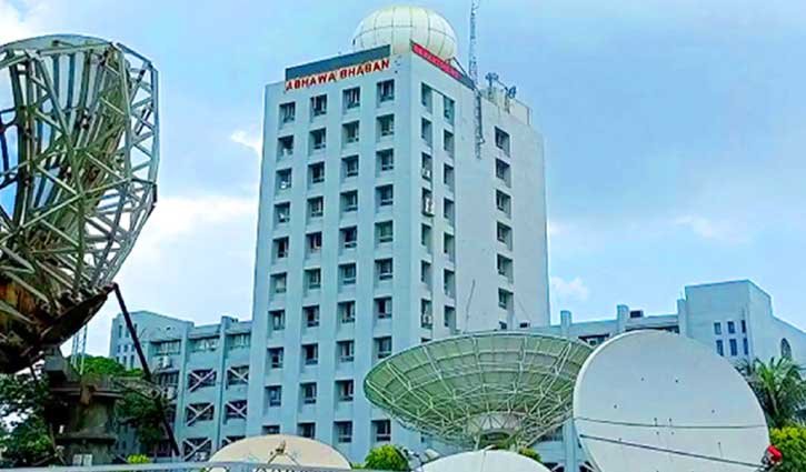 ঢাকায় বৃষ্টির আভাস, শিগগিরই কমছে না গরম