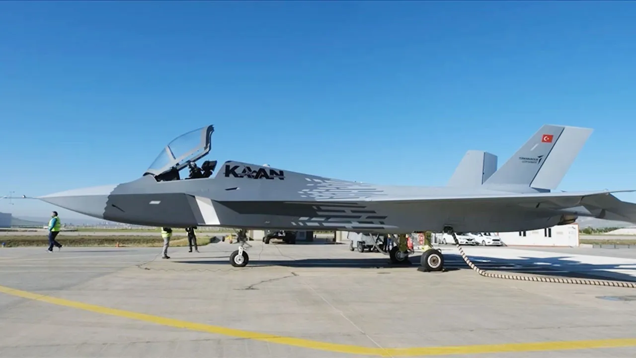 নিজেদের তৈরি যুদ্ধবিমান ‘কান’ আরও উন্নত করছে তুরস্ক