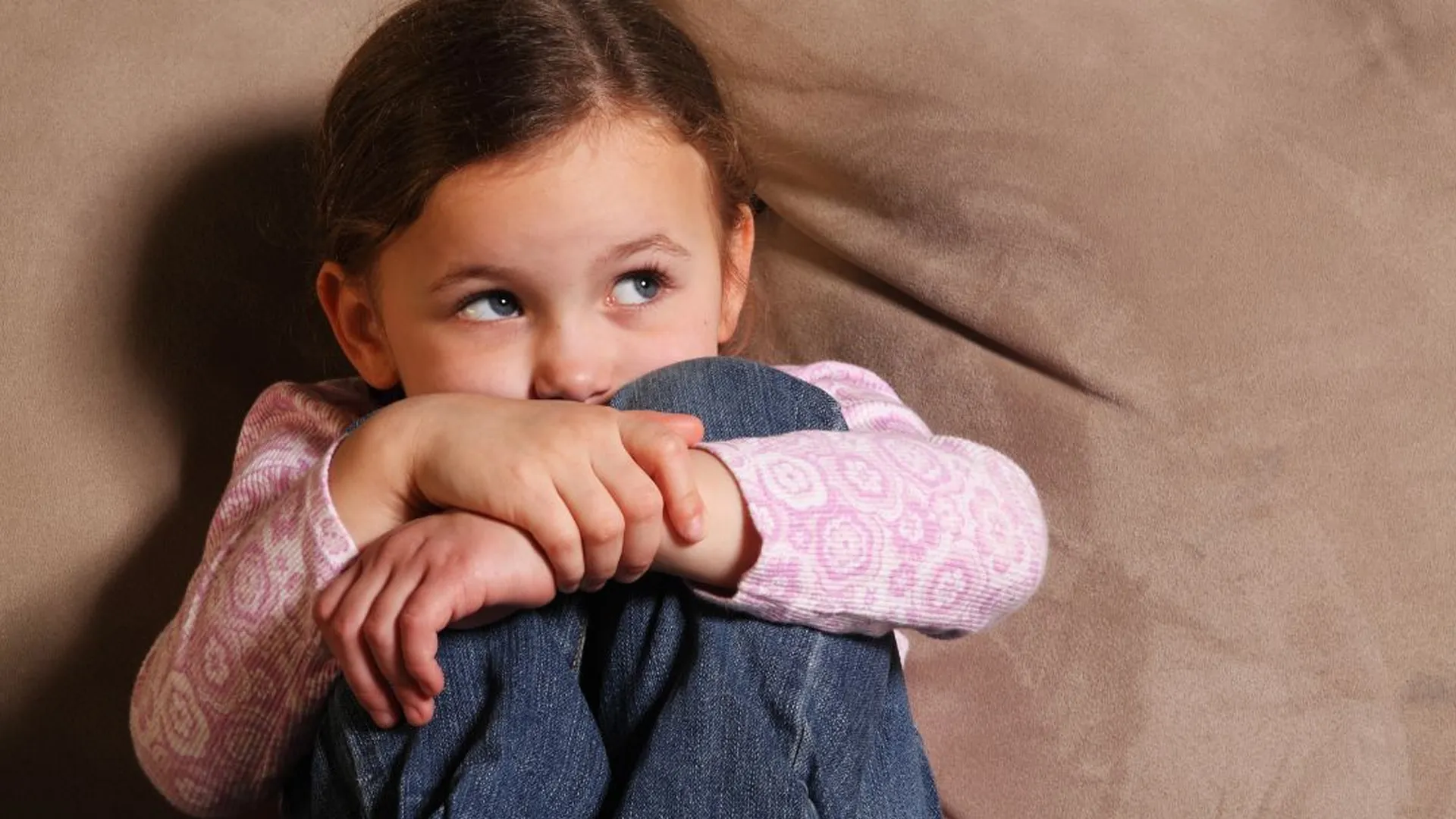 সন্তানের বিষণ্নতার ইঙ্গিত বুঝবেন যেভাবে