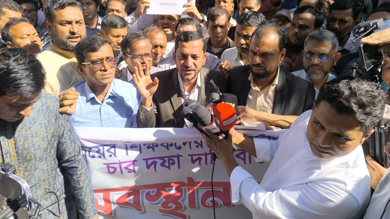 মাধ্যমিক শিক্ষকরা স্থগিত করলেন কর্মবিরতি