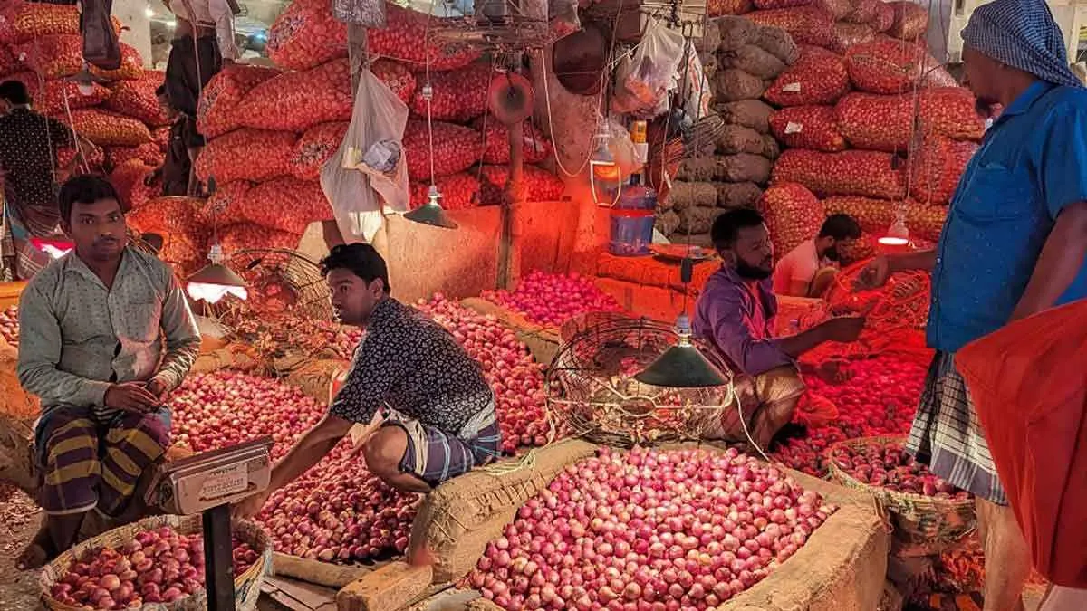 দশ দিনেই দ্বিগুণ পেঁয়াজের দাম