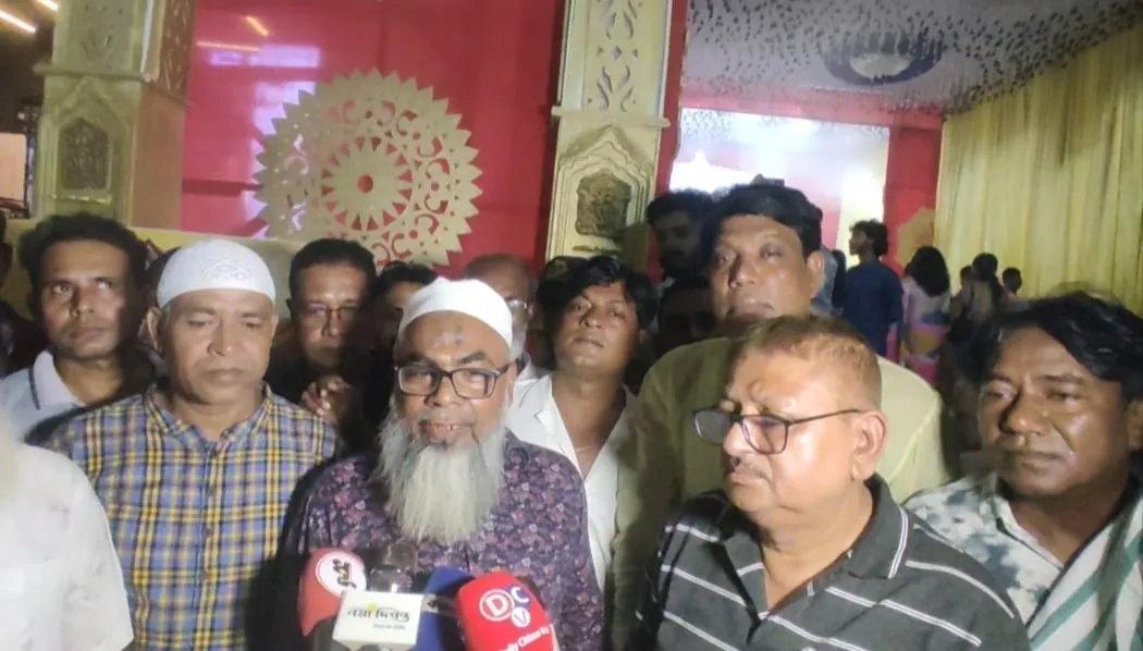 রাজশাহীতে পূজা মণ্ডপ পরিদর্শনে বিএনপি নেতা মামুন অর রসিদ