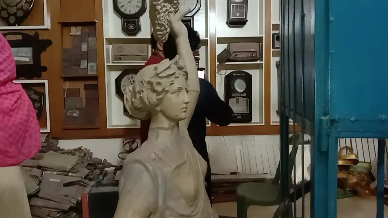 অযত্নে অবহেলায় শতবর্ষ ধরে তালাবদ্ধ রাজশাহী কলেজ জাদুঘর