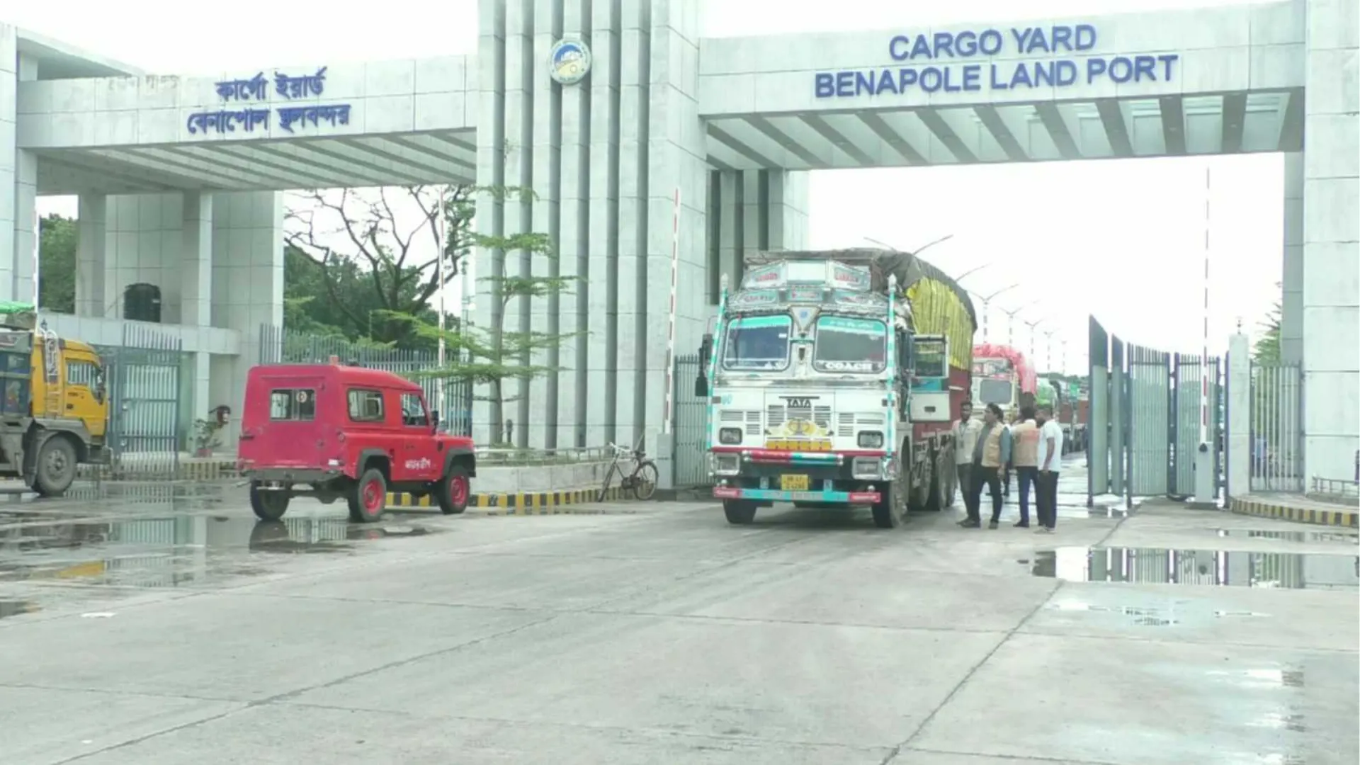 বেনাপোল বন্দর দিয়ে বন্ধ হলো চাল আমদানি