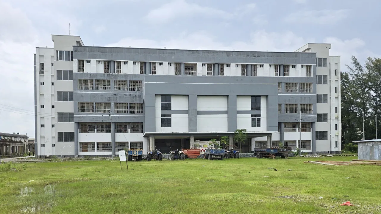 পটুয়াখালী মেডিকেল কলেজে চিকিৎসা সংকট