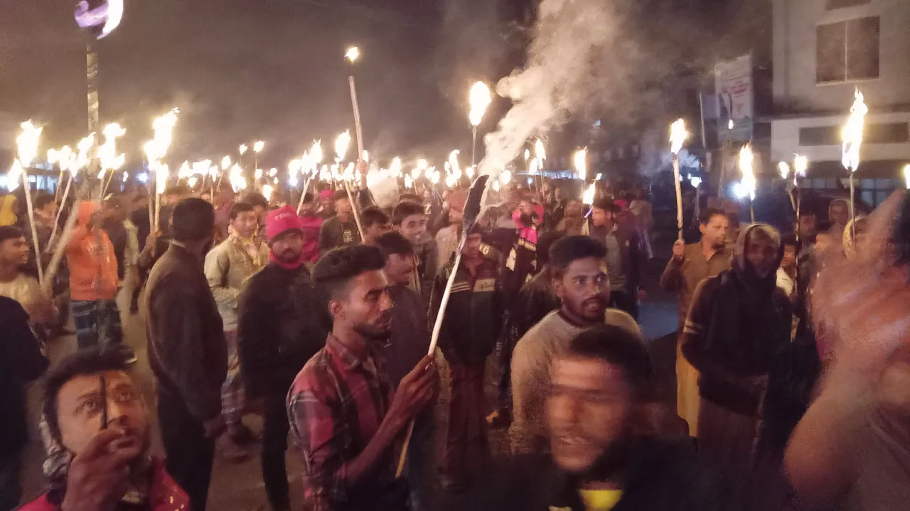 কুষ্টিয়ায় সোহরাবের মনোনয়নের দাবিতে মশাল মিছিল