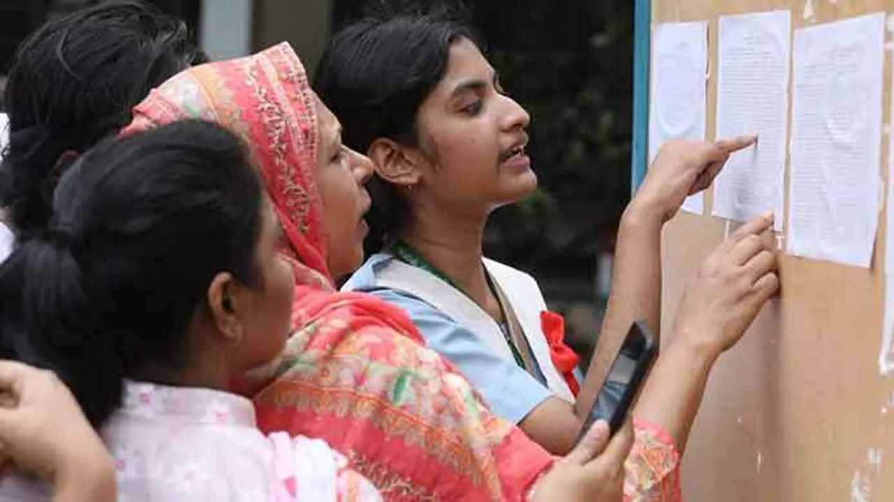 কলেজে ভর্তিতে নেই সোয়া লাখ শিক্ষার্থী, ‘ঝরে পড়ার শঙ্কা’