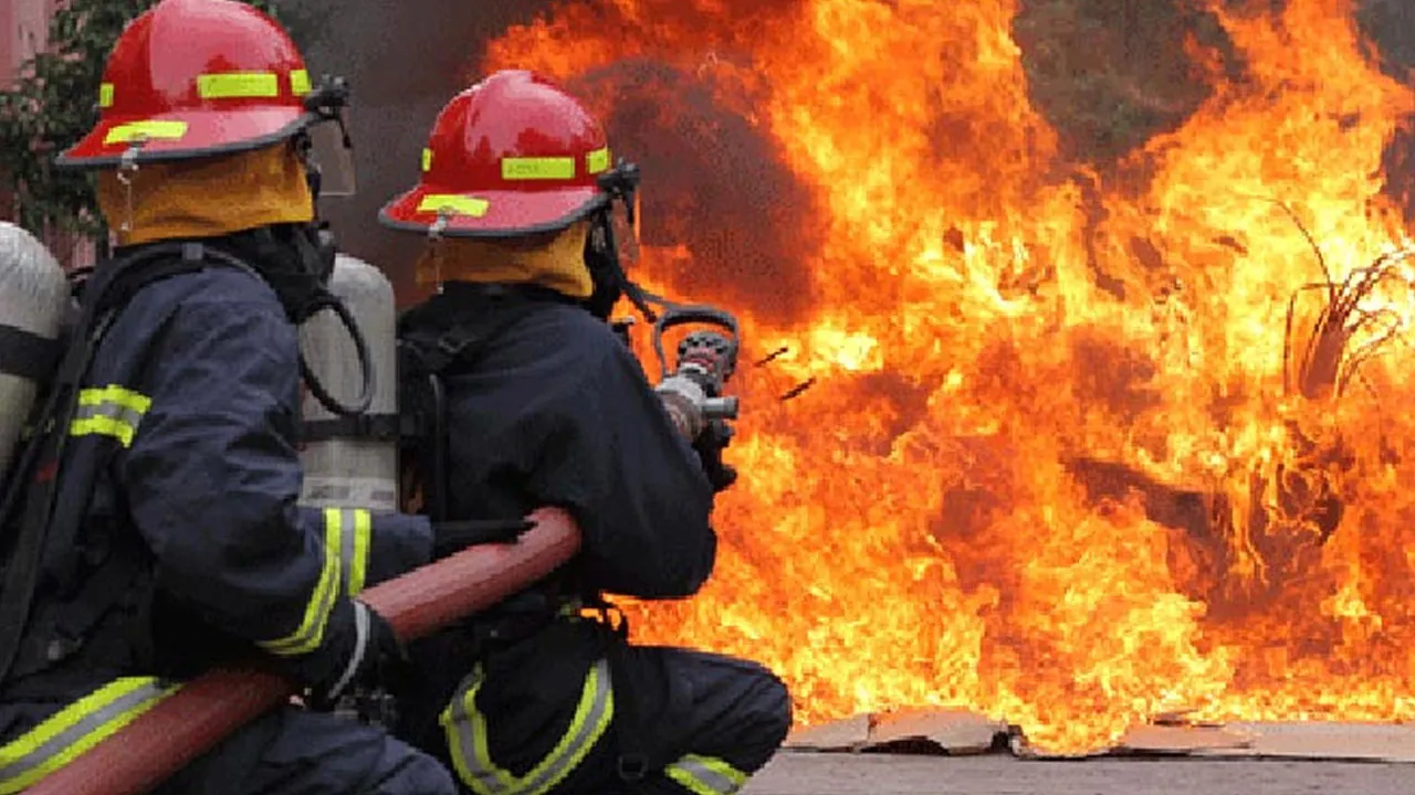 মোহাম্মদপুরে ৬ তলা ভবনে আগুন