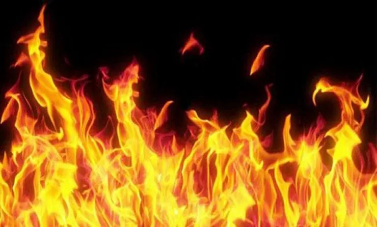 কুনিং কারখানা ও সুতার গোডাউনে আগুন নরসিংদীতে