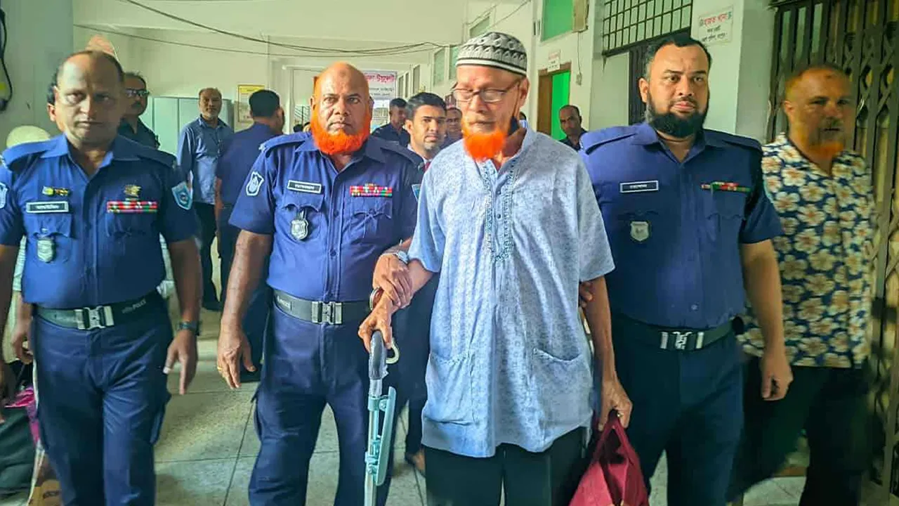জামিন পেতে অভিনয়ের আশ্রয়, হুইলচেয়ারের নাটক ফাঁস করল সিসিটিভি