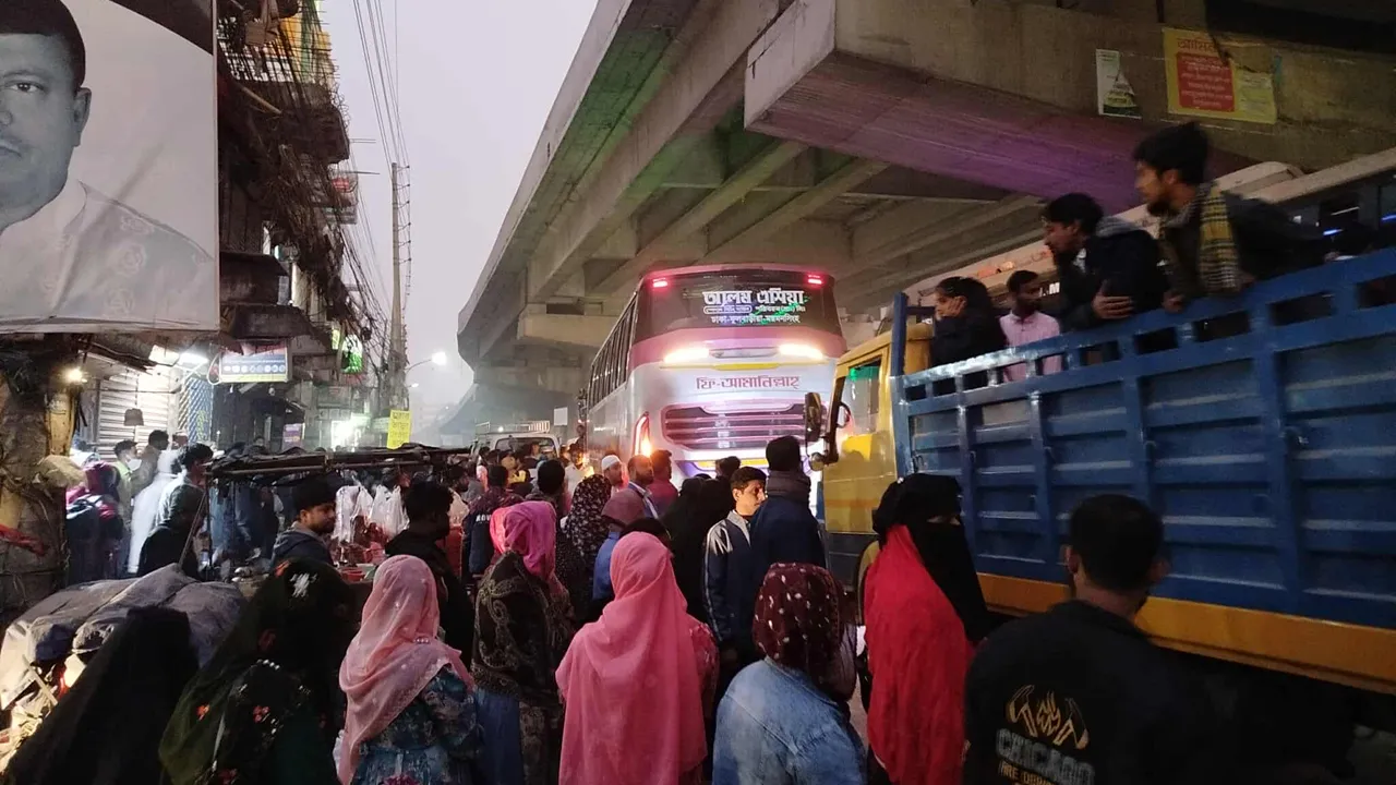 ভোটের ছুটিতে ঘরমুখো জনস্রোত