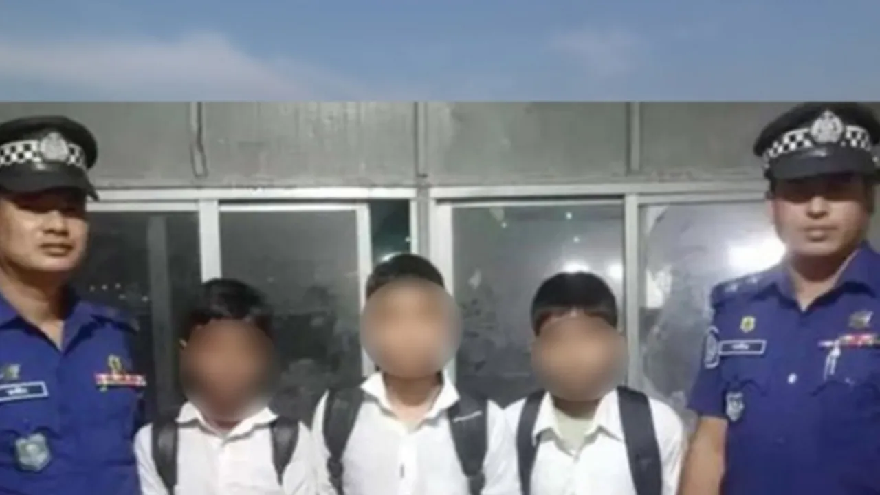 ক্লাস ফাঁকি দিয়ে কক্সবাজারে তিন স্কুলছাত্র উদ্ধার