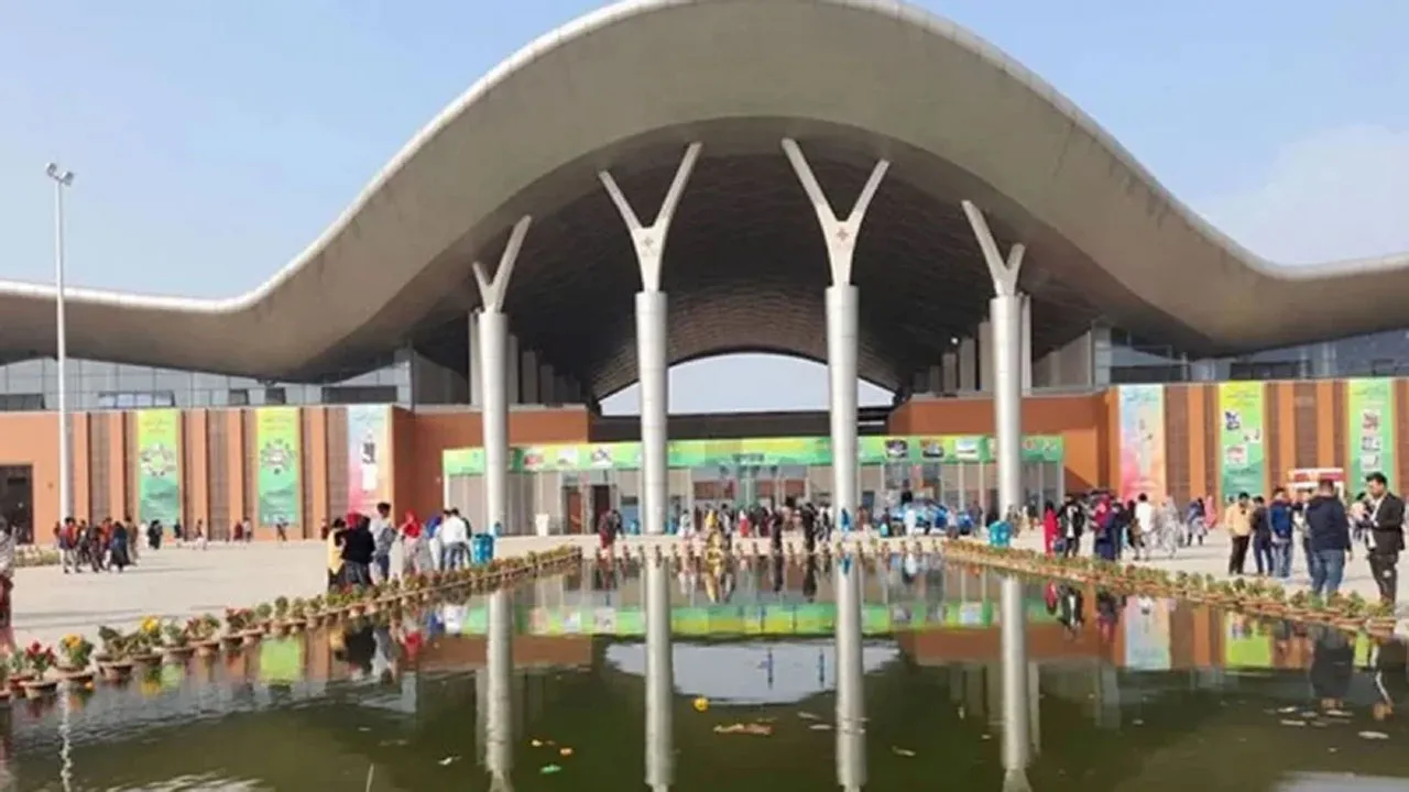 বাণিজ্য মেলায় লেনদেন ছাড়াল ৩৯৩ কোটি